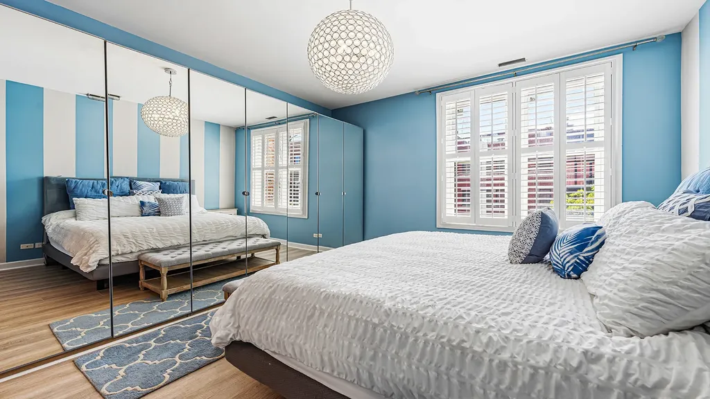 2733 North Lincoln Avenue Chicago IL 60614