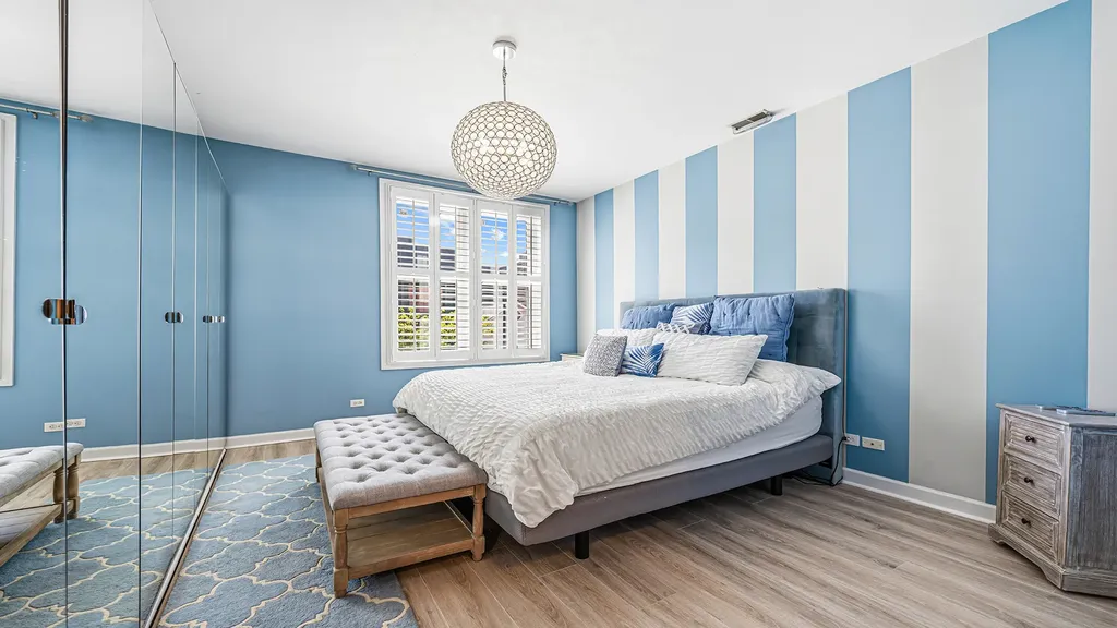 2733 North Lincoln Avenue Chicago IL 60614