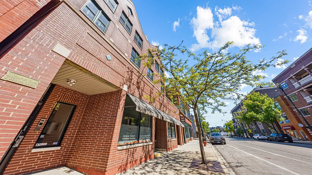 2733 North Lincoln Avenue Chicago IL 60614