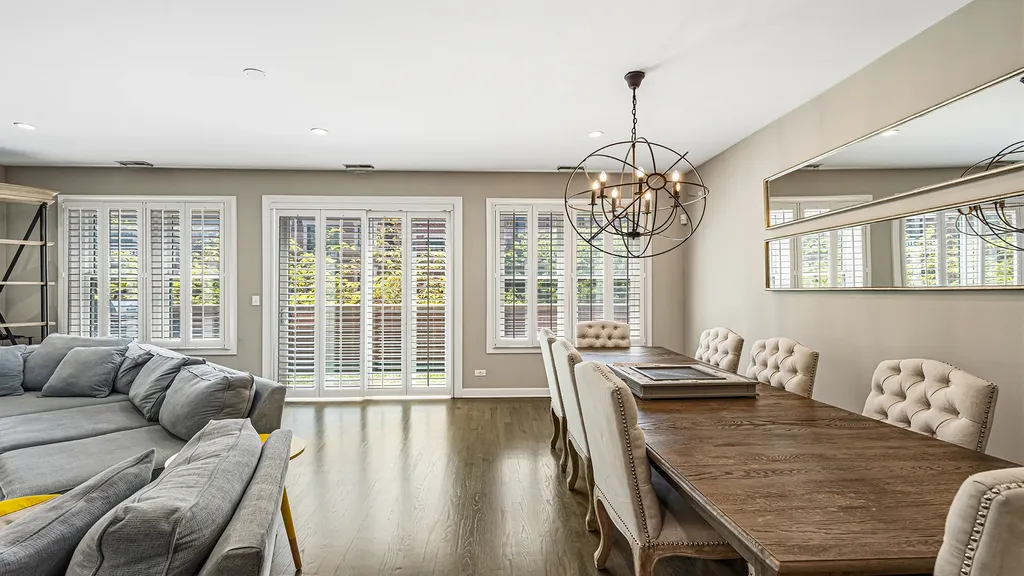 2733 North Lincoln Avenue Chicago IL 60614