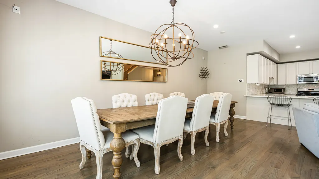 2733 North Lincoln Avenue Chicago IL 60614