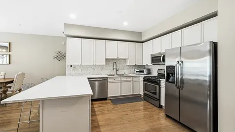 2733 North Lincoln Avenue Chicago IL 60614