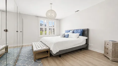 2733 North Lincoln Avenue Chicago IL 60614