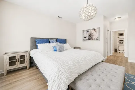 2733 North Lincoln Avenue Chicago IL 60614