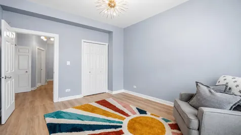 2733 North Lincoln Avenue Chicago IL 60614