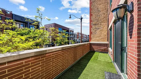2733 North Lincoln Avenue Chicago IL 60614