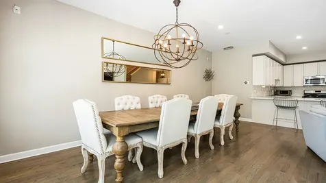 2733 North Lincoln Avenue Chicago IL 60614