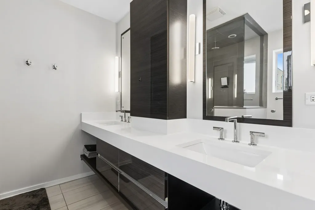 456 North Carpenter Street Chicago IL 60642