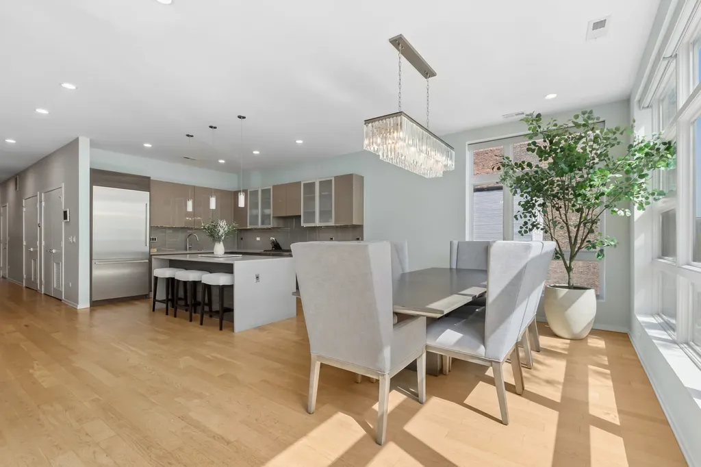 456 North Carpenter Street Chicago IL 60642