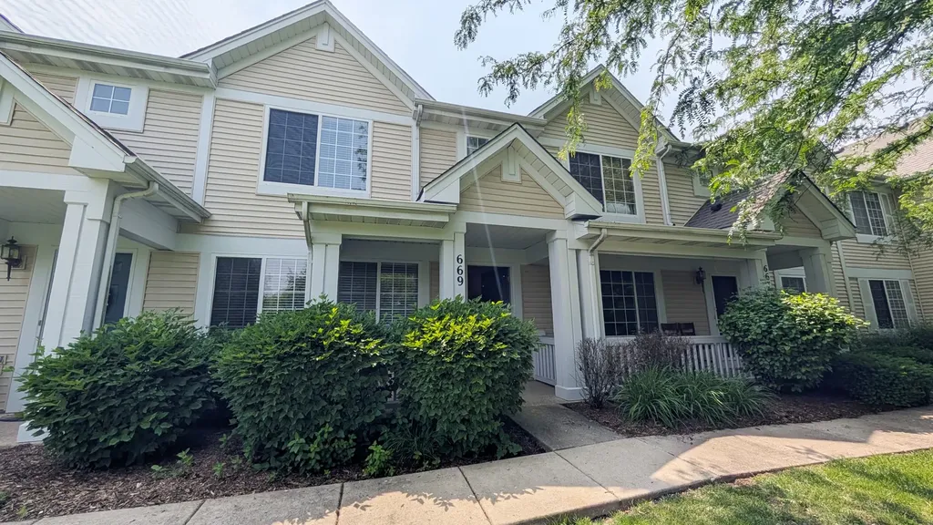 669 Lincoln Station Drive Oswego IL 60543