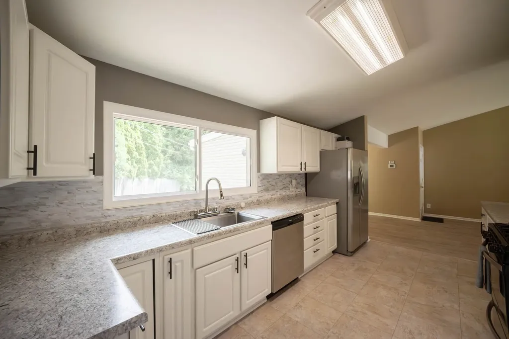 125 Cheri Lane Antioch IL 60002
