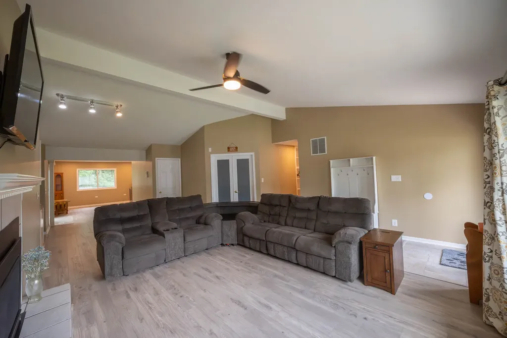 125 Cheri Lane Antioch IL 60002
