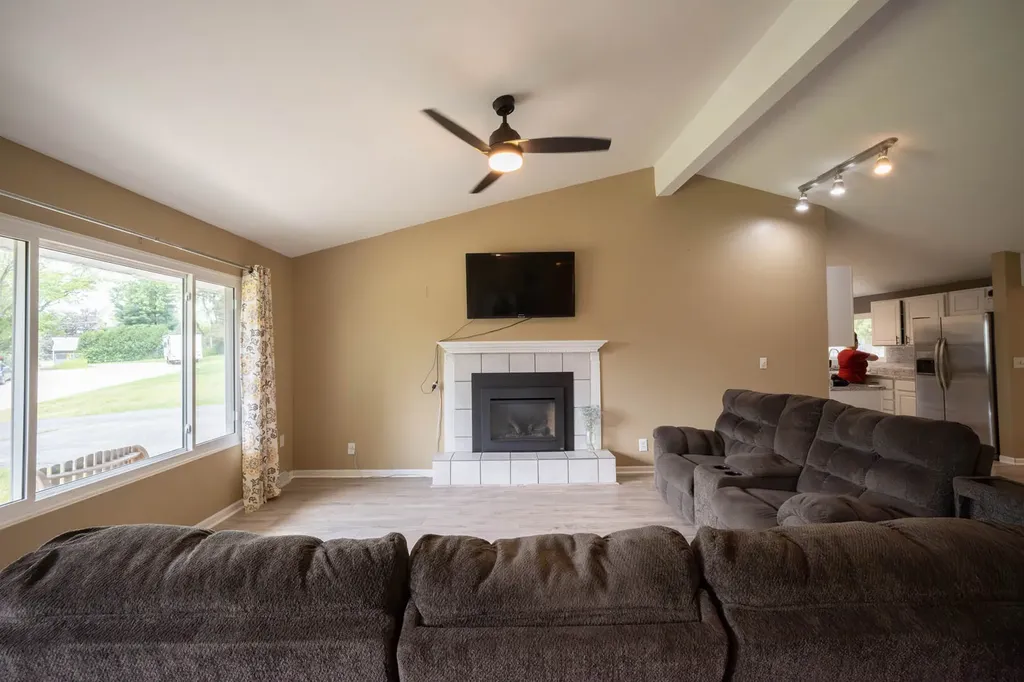125 Cheri Lane Antioch IL 60002
