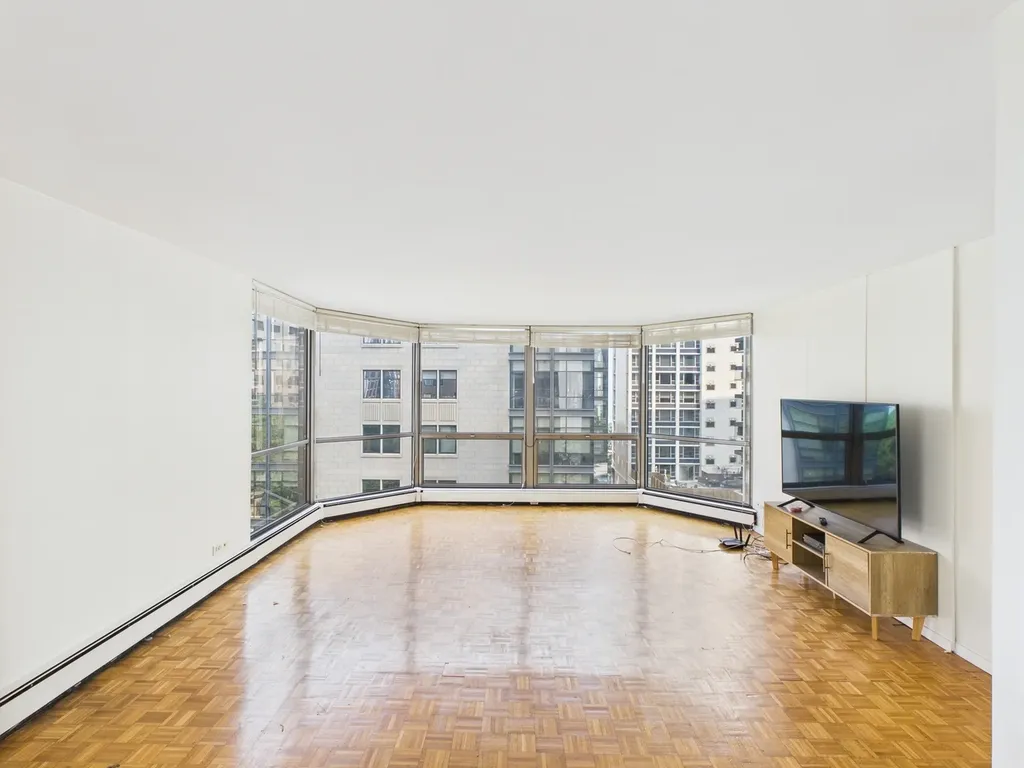 1310 North Ritchie Court Chicago IL 60610