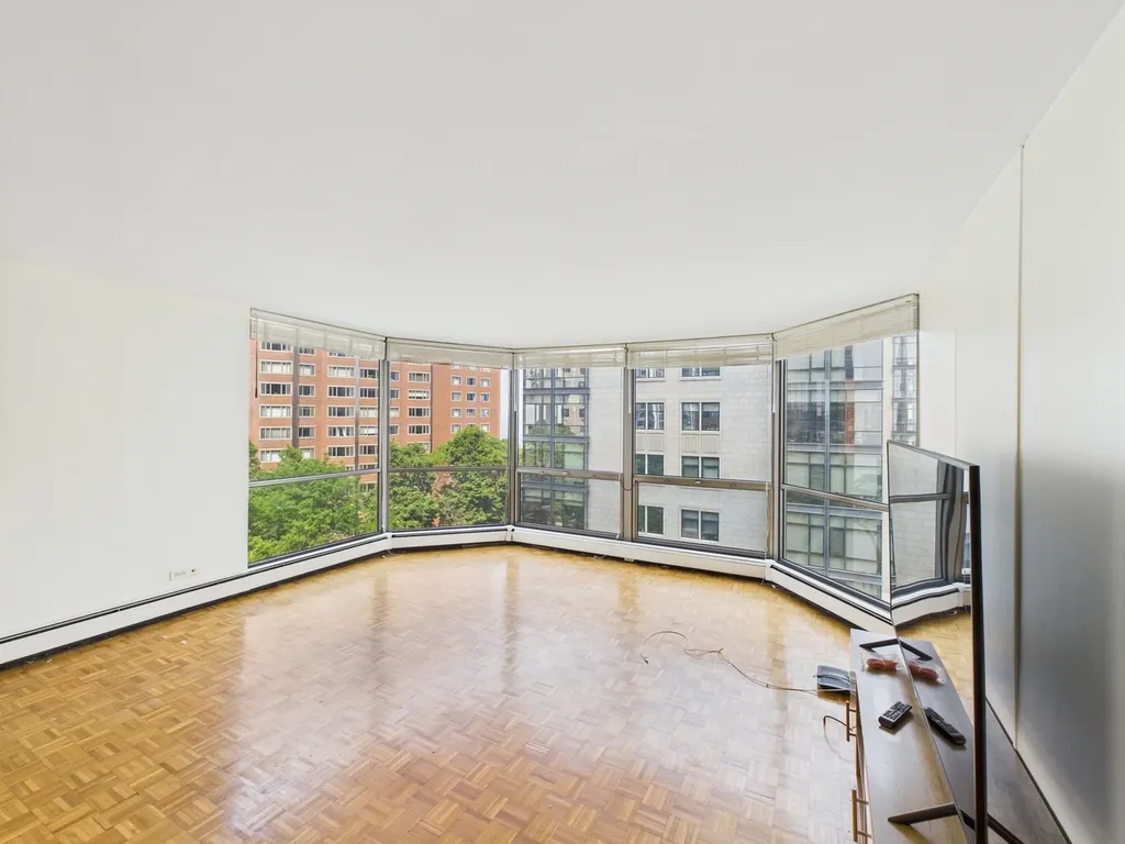 1310 North Ritchie Court Chicago IL 60610