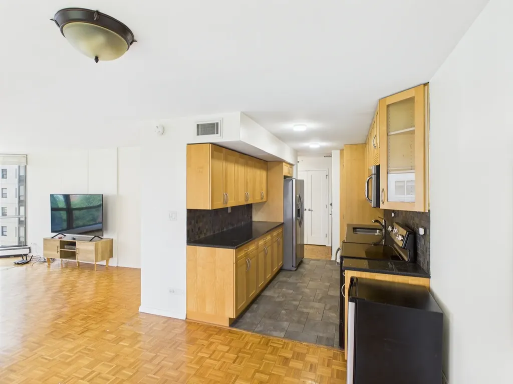 1310 North Ritchie Court Chicago IL 60610