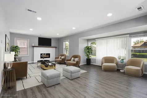 353 West 15th Place Chicago Heights IL 60411