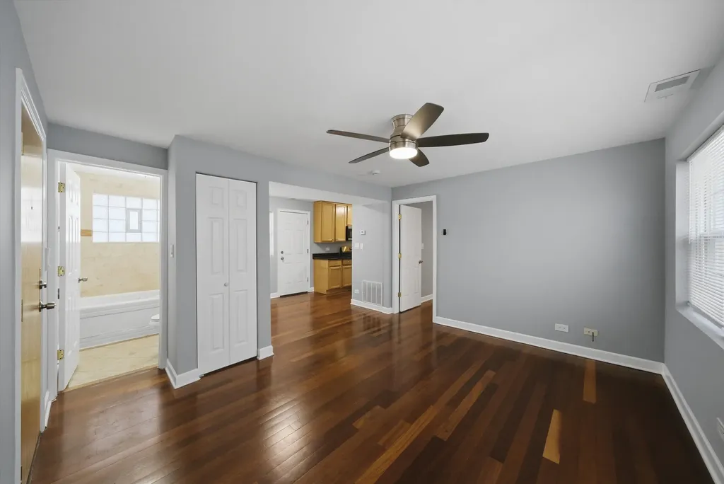 1937 West Pratt Boulevard Chicago IL 60626