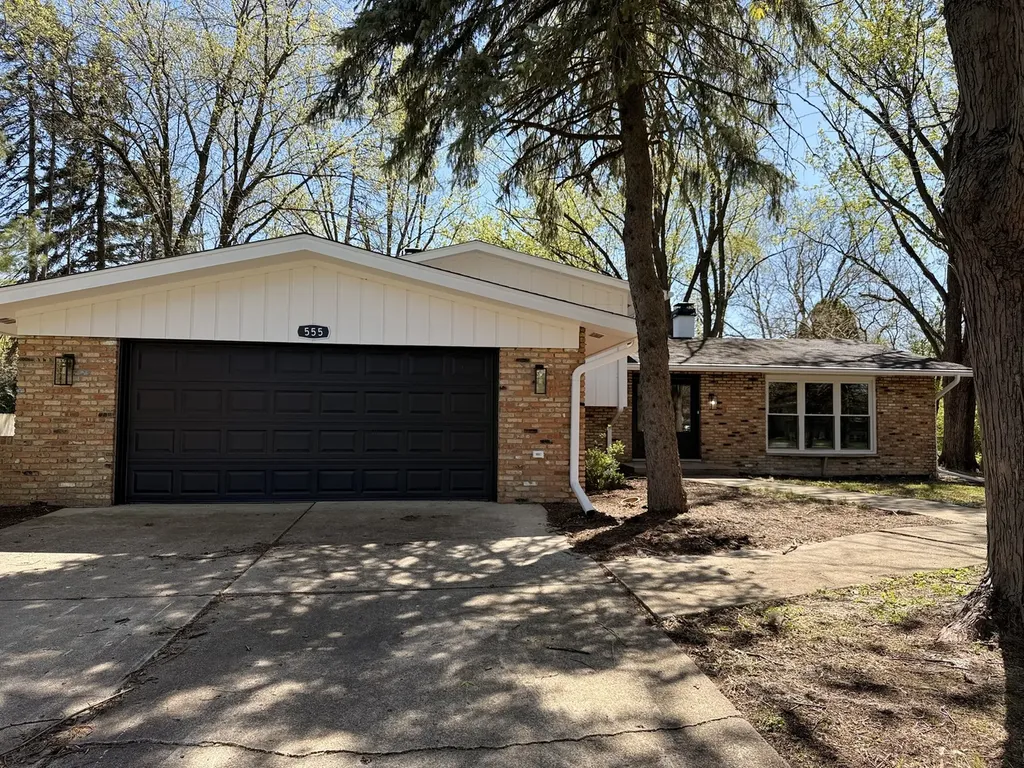 28W555 Leverenz Road Naperville IL 60564