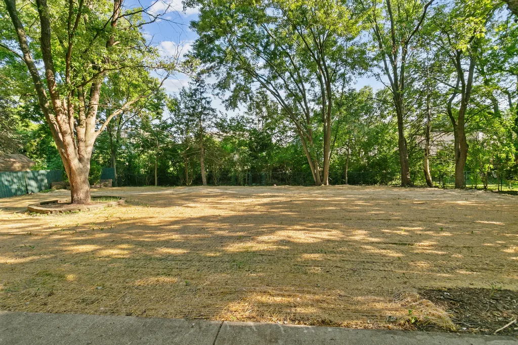 28W555 Leverenz Road Naperville IL 60564