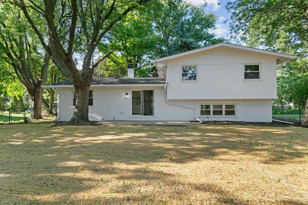 28W555 Leverenz Road Naperville IL 60564