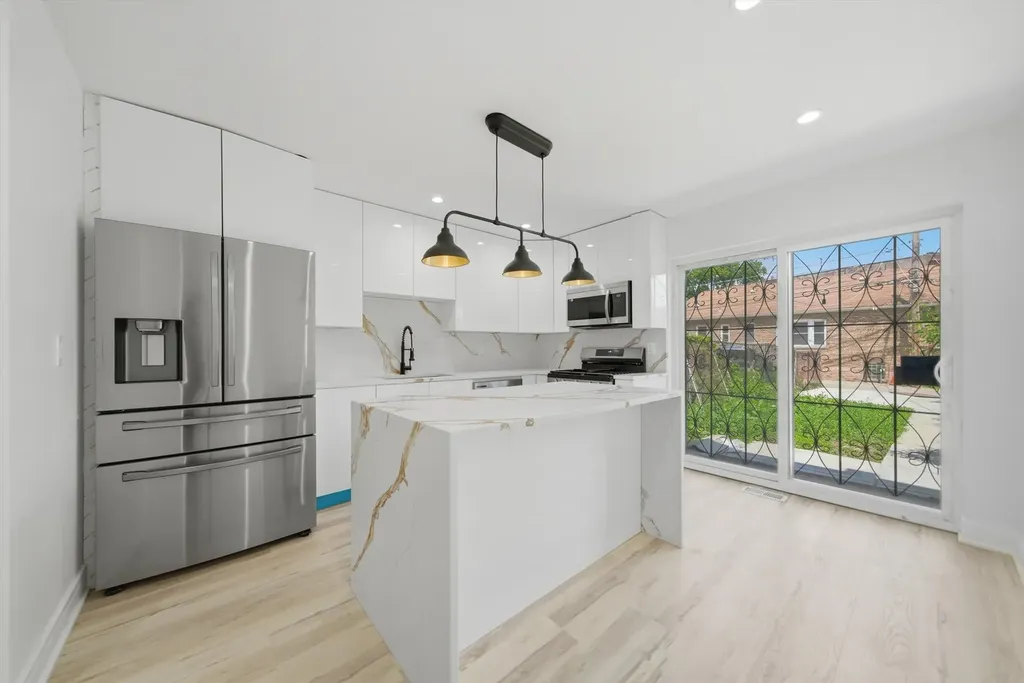 1034 West 87th Street Chicago IL 60620