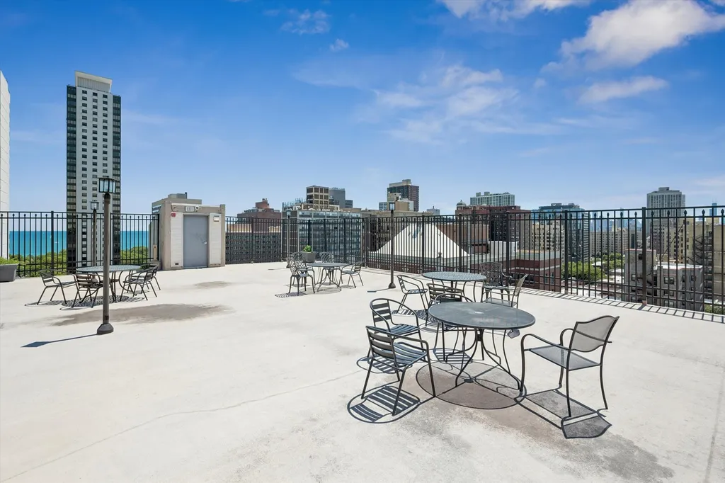 450 West Briar Place Chicago IL 60657