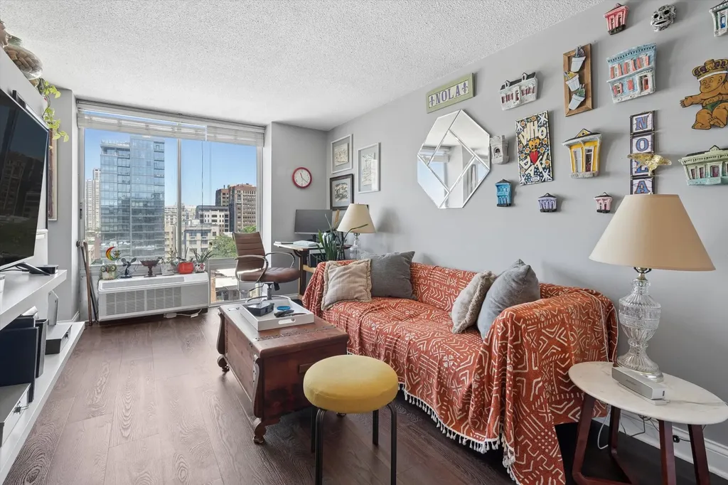 450 West Briar Place Chicago IL 60657