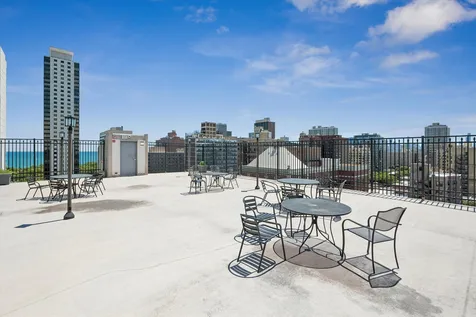 450 West Briar Place Chicago IL 60657