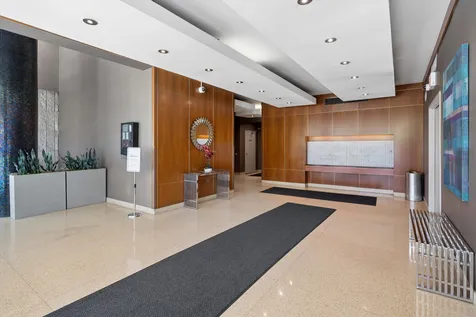 450 West Briar Place Chicago IL 60657
