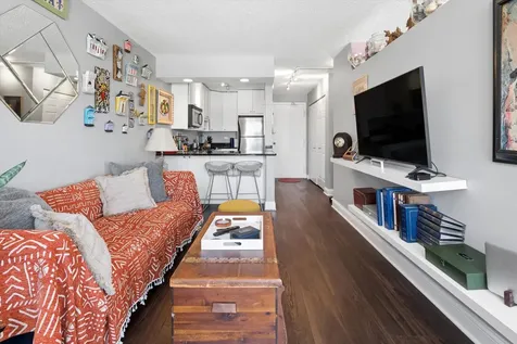 450 West Briar Place Chicago IL 60657