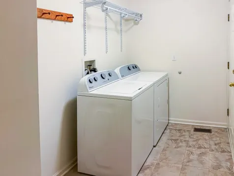 17080 West Cunningham Court Libertyville IL 60048