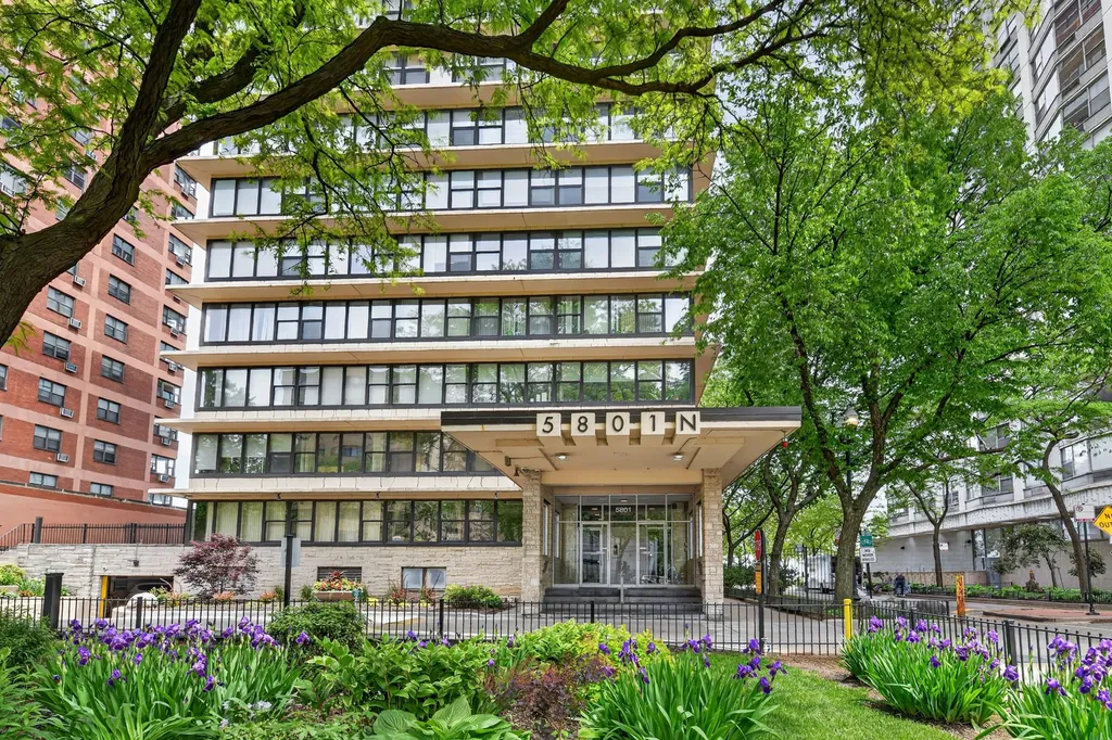 5801 North Sheridan Road Chicago IL 60660