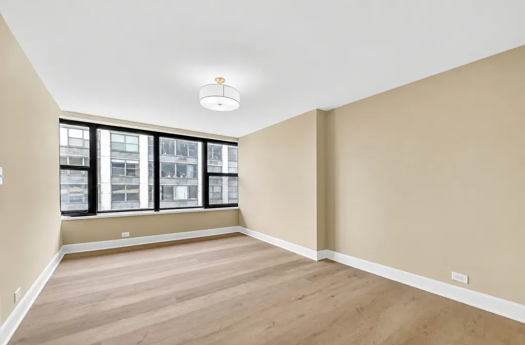 5801 North Sheridan Road Chicago IL 60660