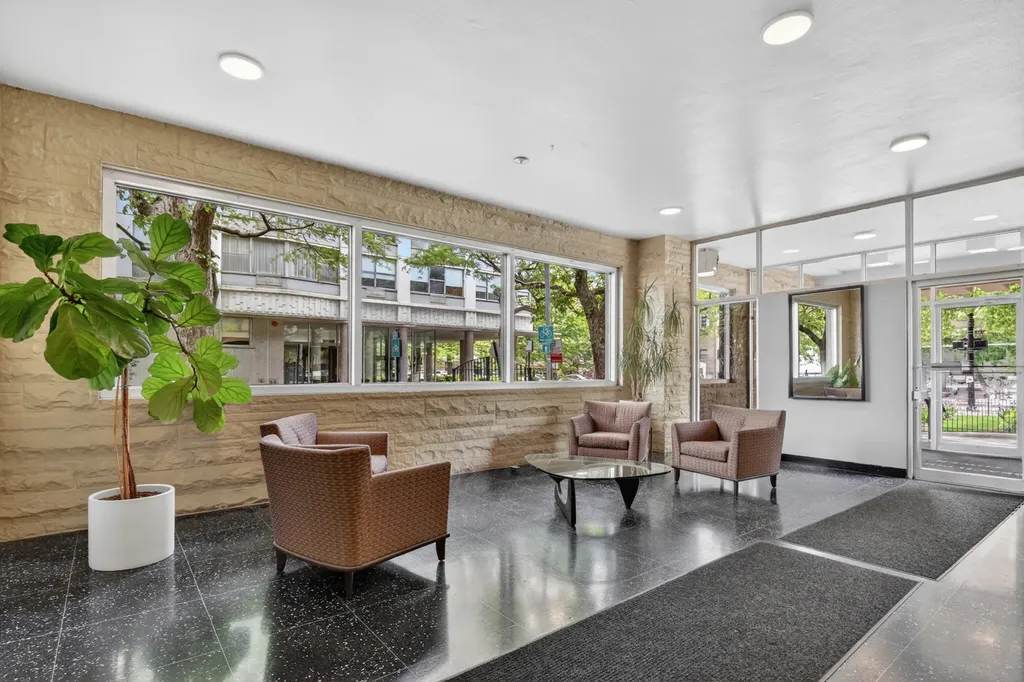 5801 North Sheridan Road Chicago IL 60660