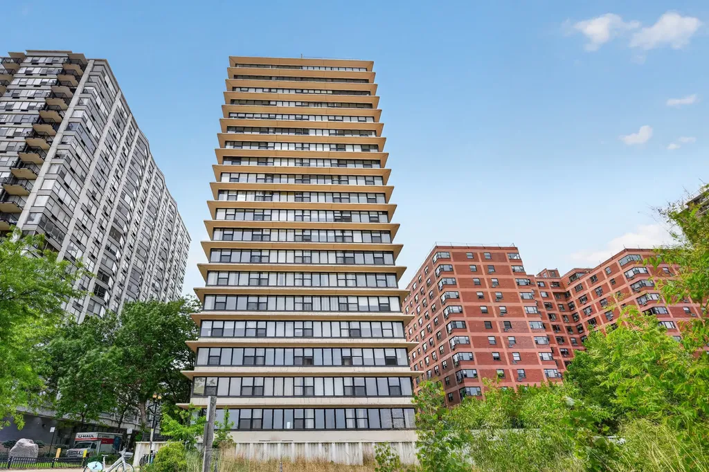5801 North Sheridan Road Chicago IL 60660