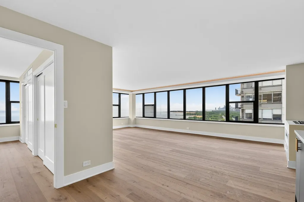 5801 North Sheridan Road Chicago IL 60660