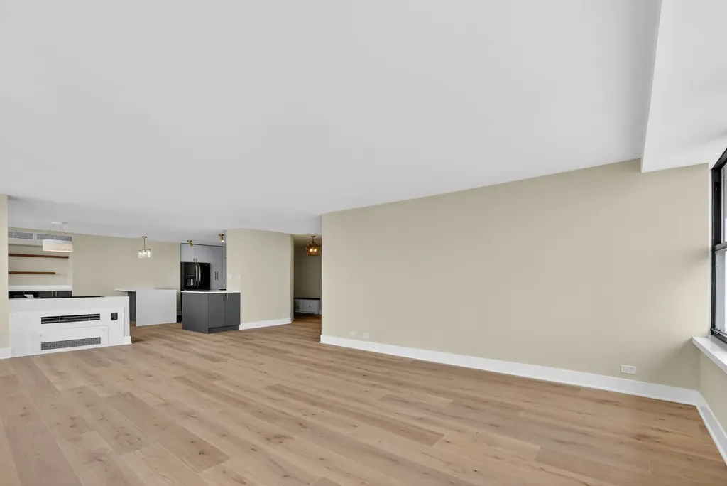 5801 North Sheridan Road Chicago IL 60660