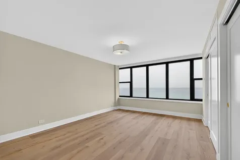5801 North Sheridan Road Chicago IL 60660