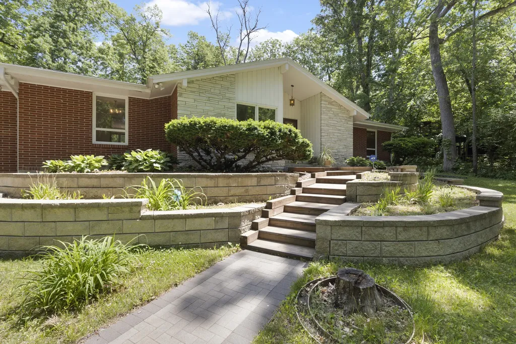 822 Lakewood Rockford IL 61102