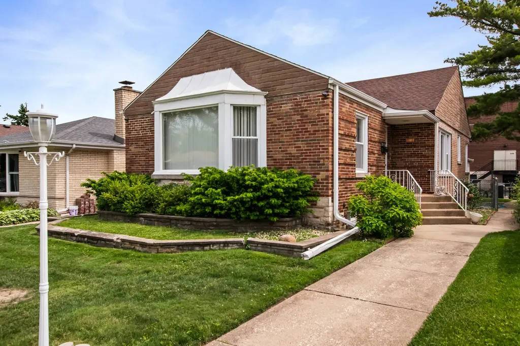 5115 Jarlath Avenue Skokie IL 60077