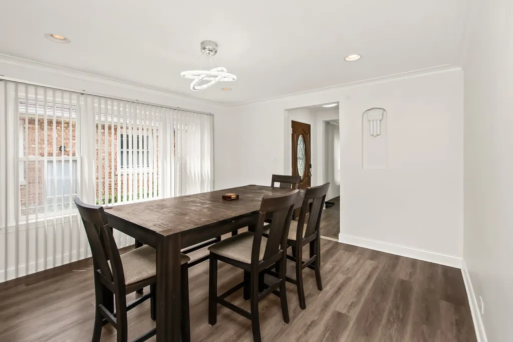 5115 Jarlath Avenue Skokie IL 60077