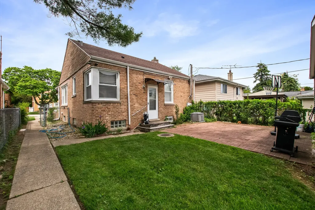 5115 Jarlath Avenue Skokie IL 60077
