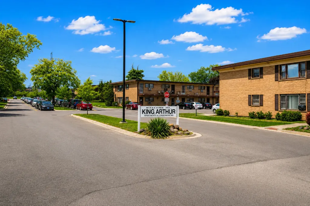 39 King Arthur Court Northlake IL 60164