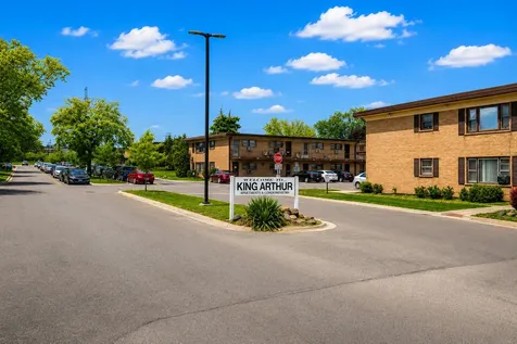 39 King Arthur Court Northlake IL 60164