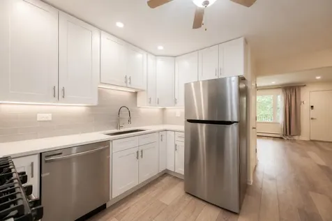 39 King Arthur Court Northlake IL 60164