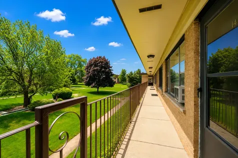 39 King Arthur Court Northlake IL 60164