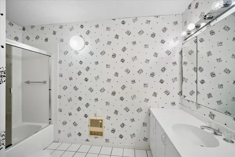 137 Avon Road Northbrook IL 60062