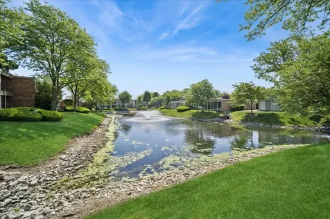 137 Avon Road Northbrook IL 60062
