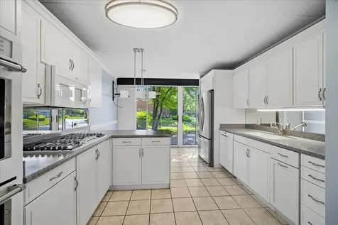 137 Avon Road Northbrook IL 60062